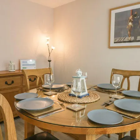 2 The Close * ويتبي