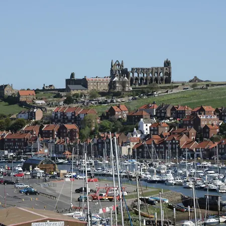 2 The Close بيت للعطل