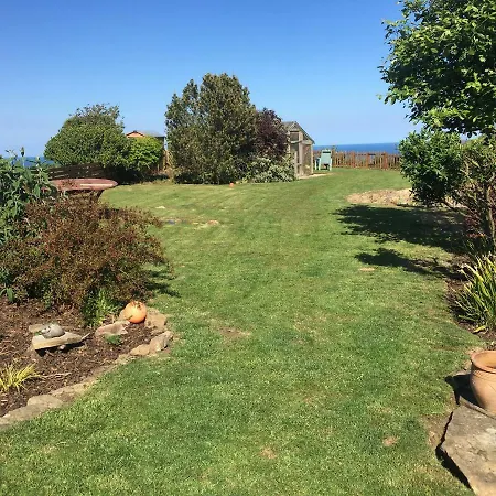 2 The Close بيت للعطل ويتبي