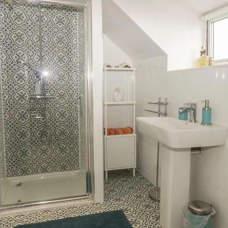 بيت للعطل 2 The Close *